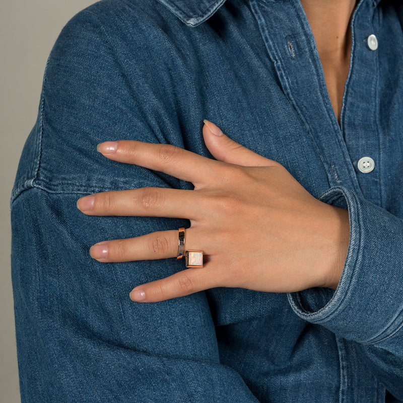 AMAZON RING PINK WITH OPAL