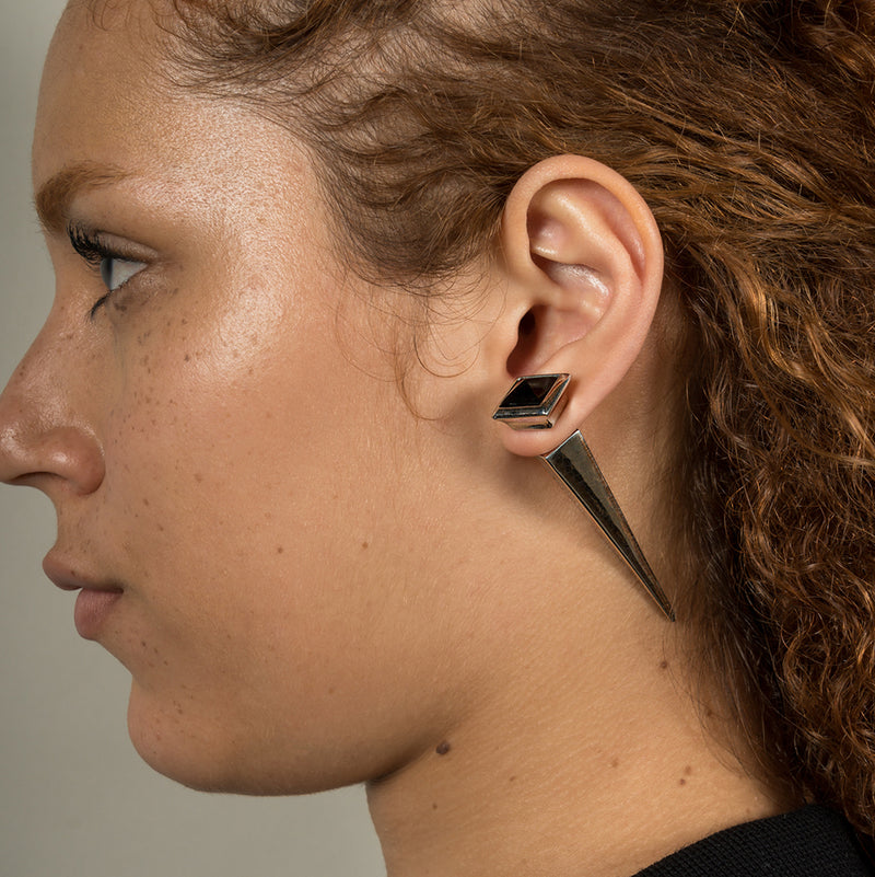 AMAZON SPIKE EARRING SILVER WITH ONYX