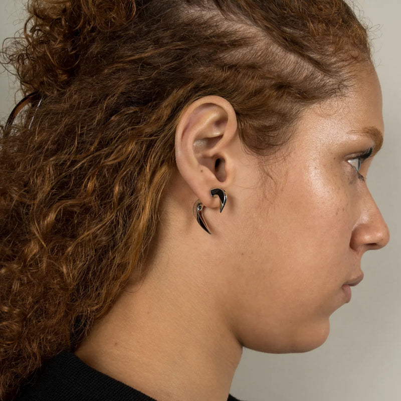 AMAZON HORN EARRINGS SILVER AND BLACK