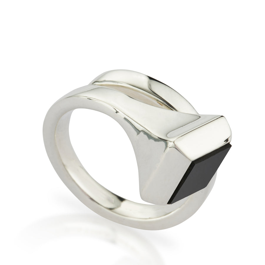 AMAZON RING SILVER WITH ONYX