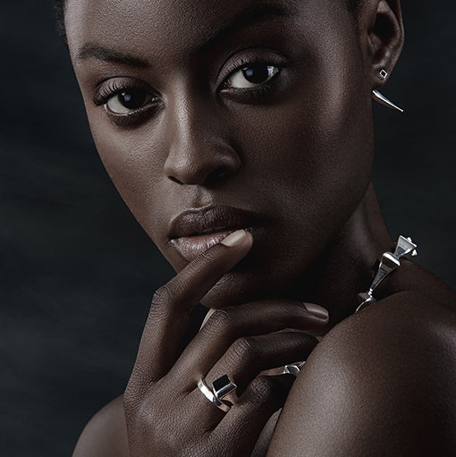 AMAZON EARRINGS SILVER WITH ONYX