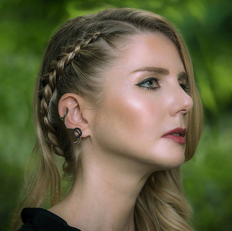 SNAKETRIC EAR CUFF SILVER WITH BLACK DIAMONDS