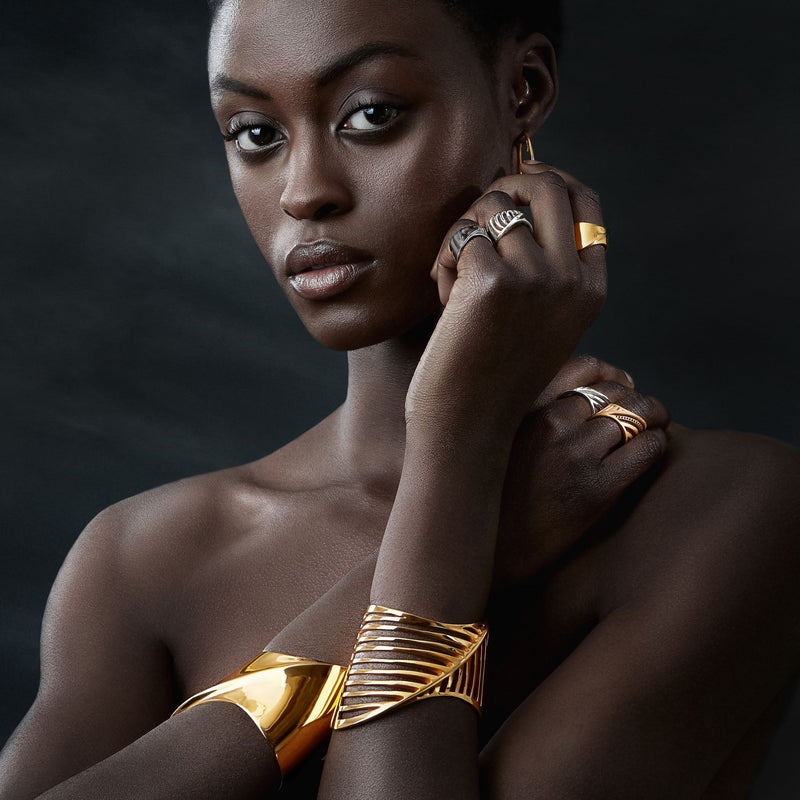 SHARCH CUT OUT BANGLE GOLD