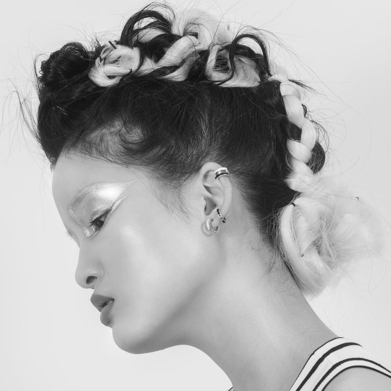 BLACK AND WHITE STRIPED EAR CUFF WITH SAPPHIRE